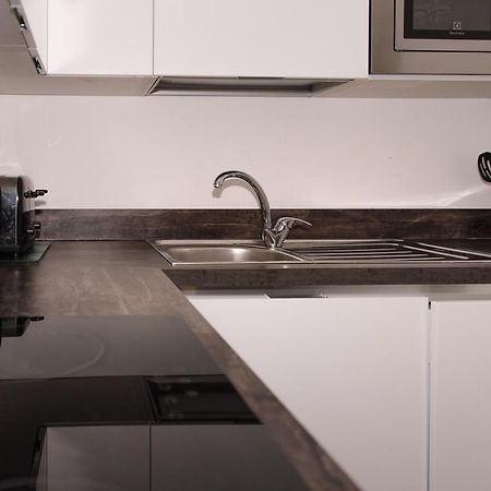 Greenstar Apartments - 2 Minute Walk Away Into City Centre - 6 Individual Flats - Next To Abertay University - 1 Bed 2 Bed & 3 Bedroom Flats - Fully Equipped - Short - Mid - Long Stays Welcome ダンディー エクステリア 写真