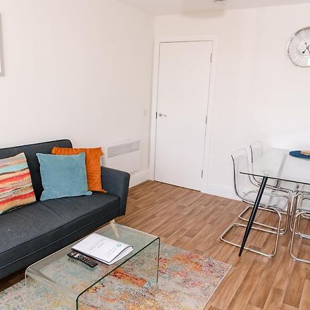 Greenstar Apartments - 2 Minute Walk Away Into City Centre - 6 Individual Flats - Next To Abertay University - 1 Bed 2 Bed & 3 Bedroom Flats - Fully Equipped - Short - Mid - Long Stays Welcome ダンディー エクステリア 写真