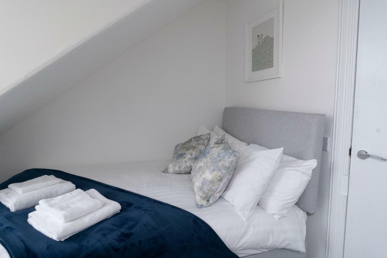 Greenstar Apartments - 2 Minute Walk Away Into City Centre - 6 Individual Flats - Next To Abertay University - 1 Bed 2 Bed & 3 Bedroom Flats - Fully Equipped - Short - Mid - Long Stays Welcome ダンディー エクステリア 写真