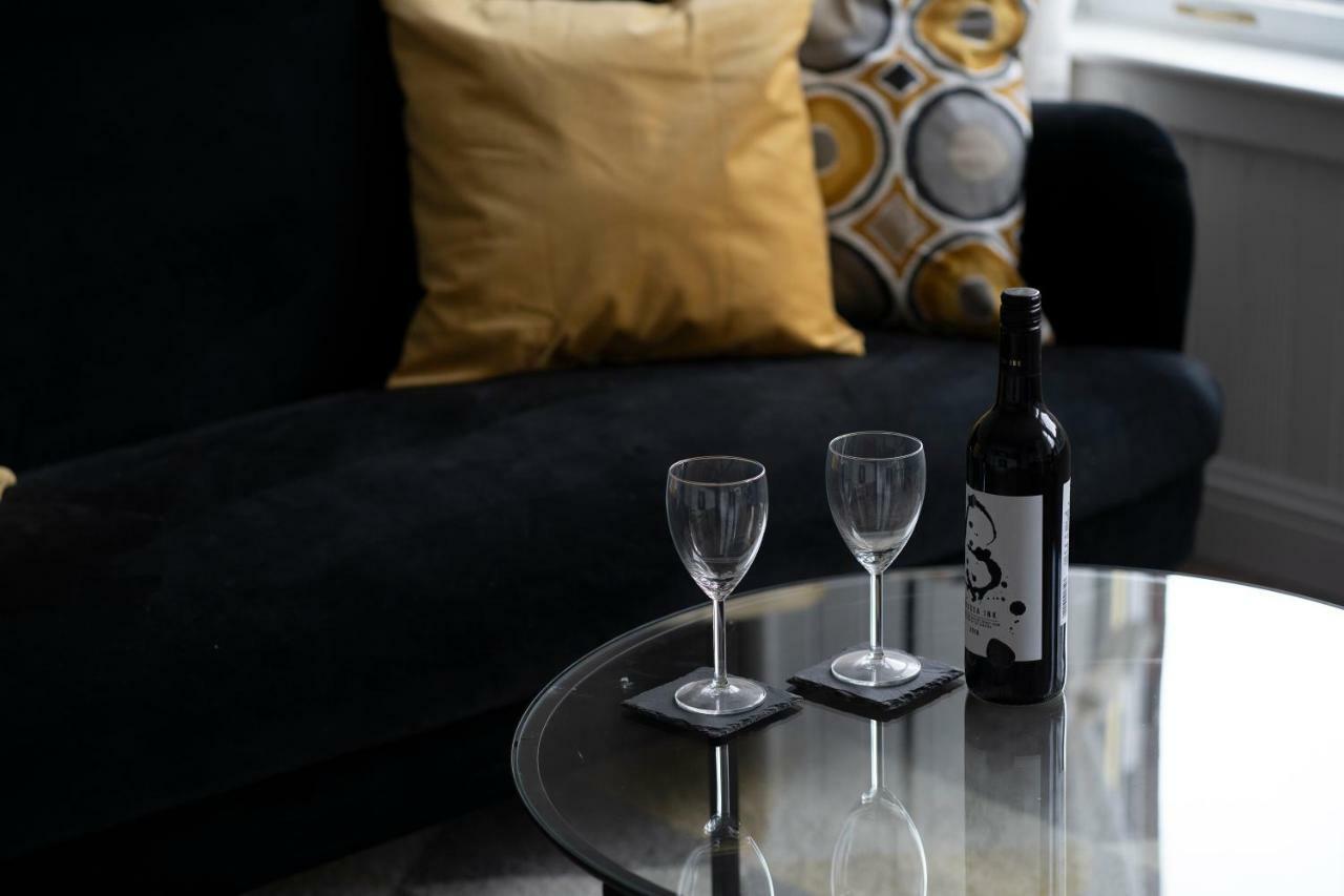 Greenstar Apartments - 2 Minute Walk Away Into City Centre - 6 Individual Flats - Next To Abertay University - 1 Bed 2 Bed & 3 Bedroom Flats - Fully Equipped - Short - Mid - Long Stays Welcome ダンディー エクステリア 写真