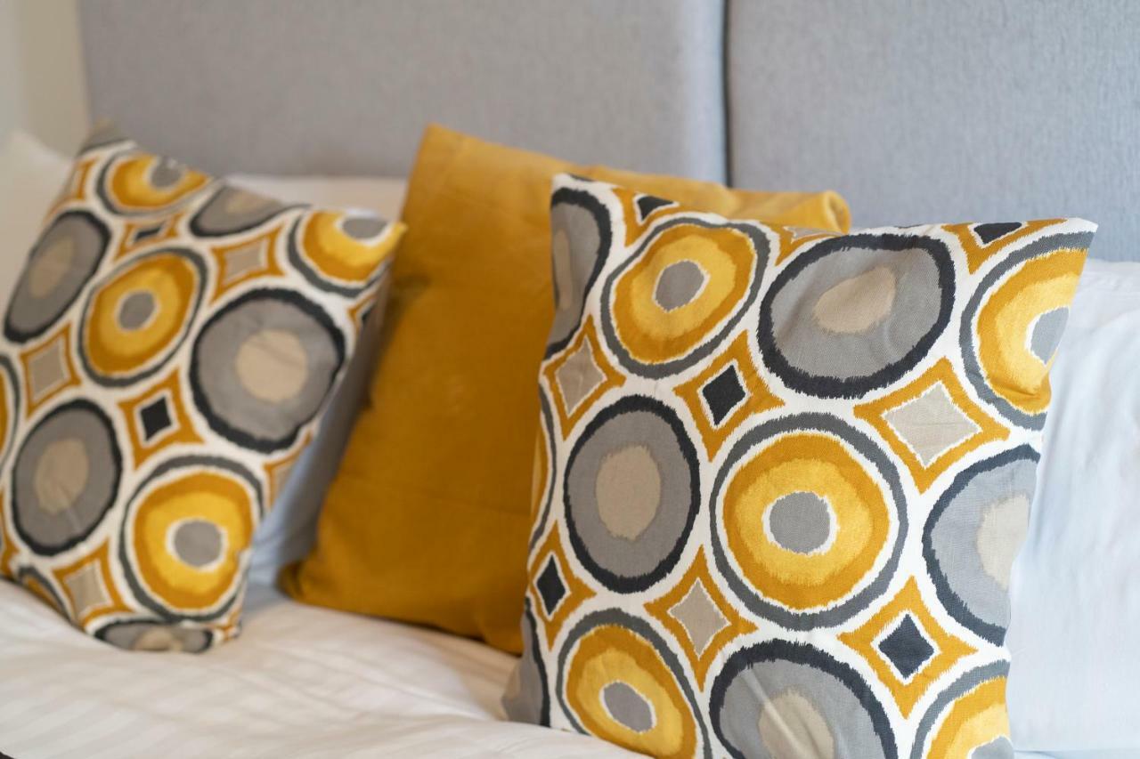 Greenstar Apartments - 2 Minute Walk Away Into City Centre - 6 Individual Flats - Next To Abertay University - 1 Bed 2 Bed & 3 Bedroom Flats - Fully Equipped - Short - Mid - Long Stays Welcome ダンディー エクステリア 写真