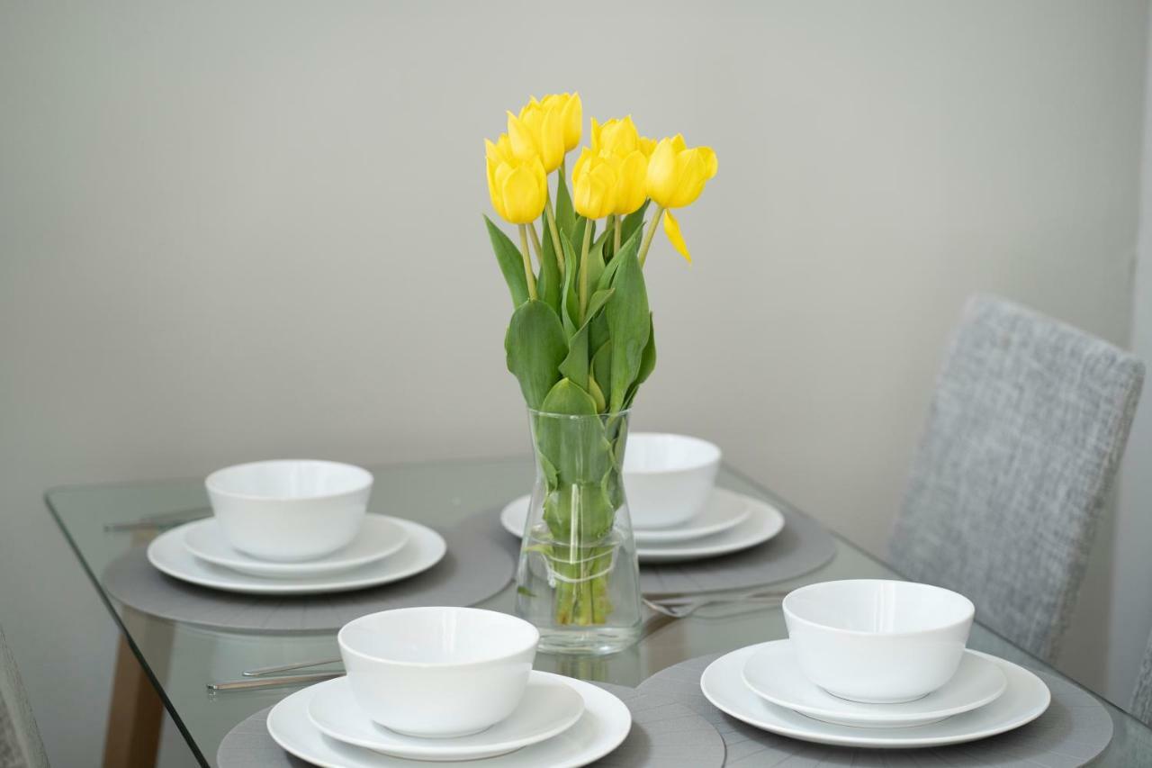 Greenstar Apartments - 2 Minute Walk Away Into City Centre - 6 Individual Flats - Next To Abertay University - 1 Bed 2 Bed & 3 Bedroom Flats - Fully Equipped - Short - Mid - Long Stays Welcome ダンディー エクステリア 写真