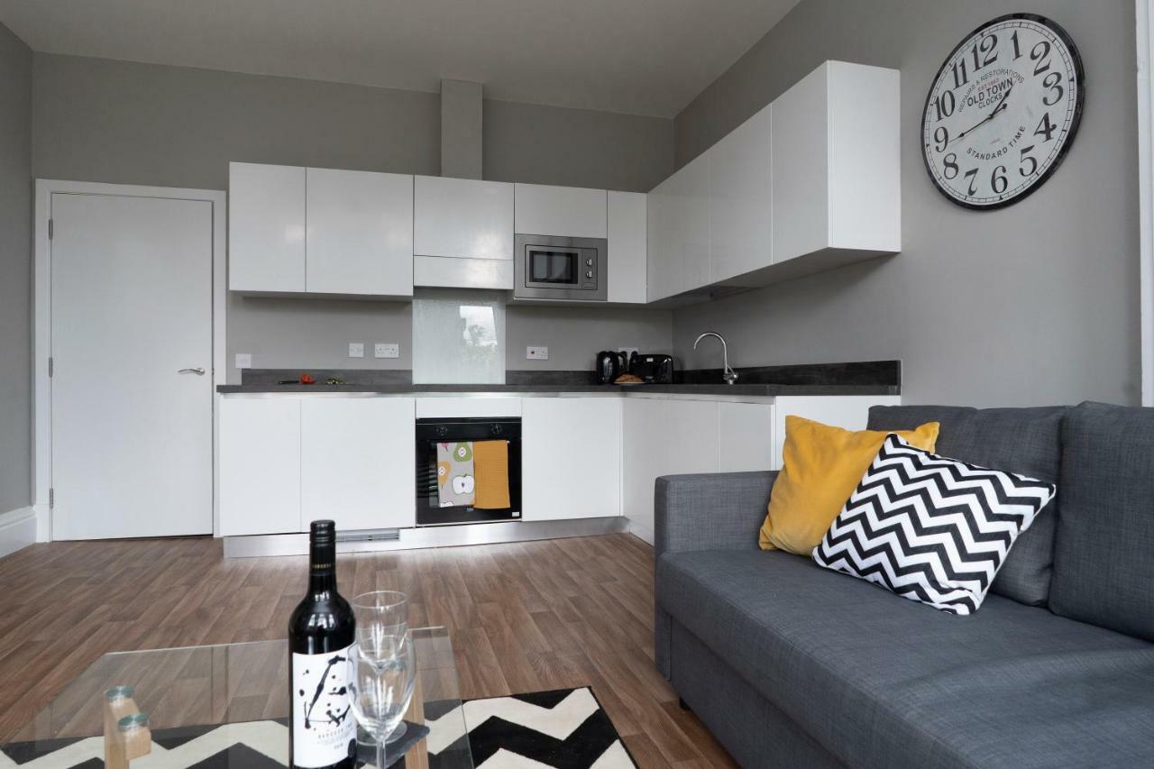 Greenstar Apartments - 2 Minute Walk Away Into City Centre - 6 Individual Flats - Next To Abertay University - 1 Bed 2 Bed & 3 Bedroom Flats - Fully Equipped - Short - Mid - Long Stays Welcome ダンディー エクステリア 写真
